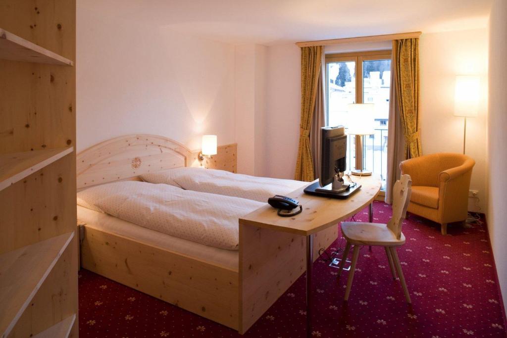 סילס מריה Hotel Seraina מראה חיצוני תמונה