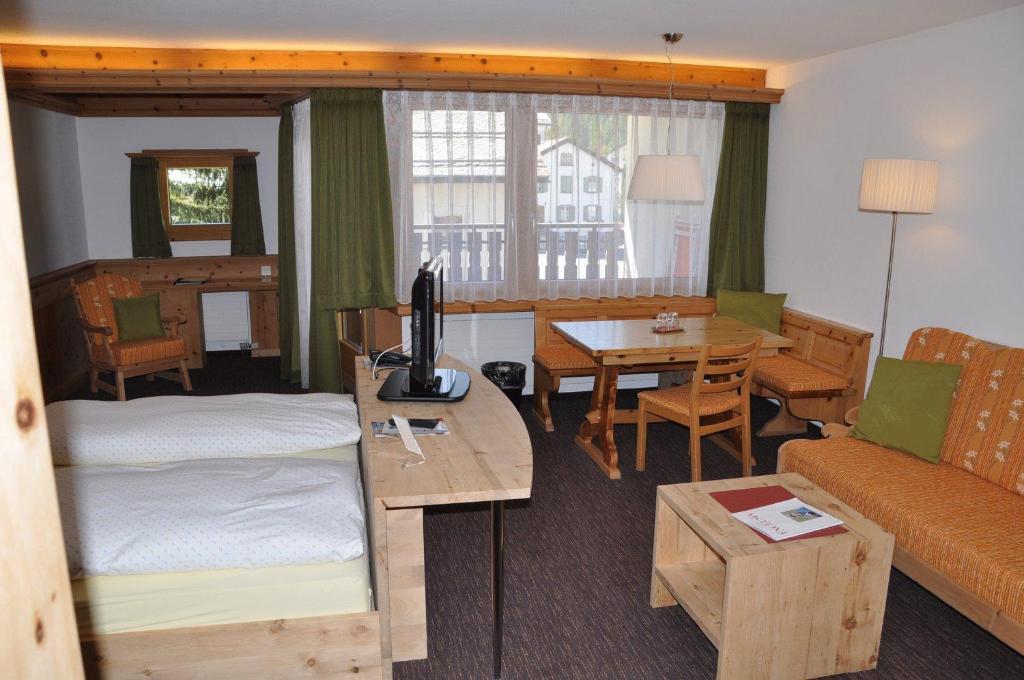 סילס מריה Hotel Seraina מראה חיצוני תמונה